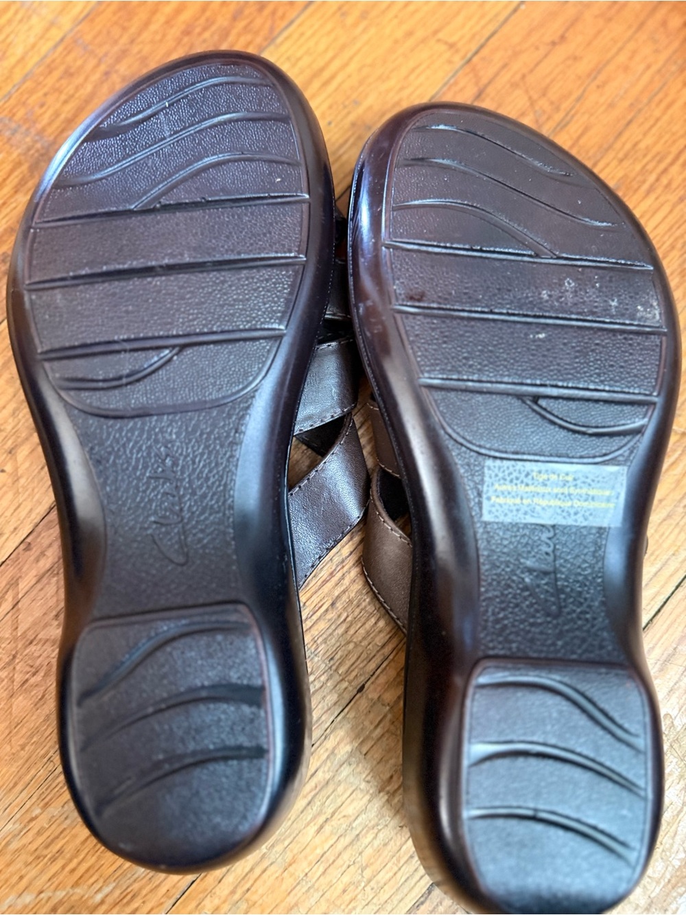 Clarks Brown Sandals with Red Floral Detail - Picture 4 of 4
